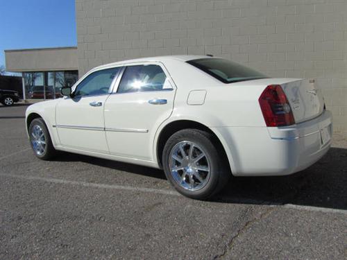 Chrysler 300 2010 photo 2