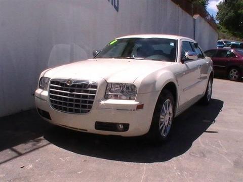 Chrysler 300 2010 photo 2