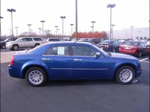 Chrysler 300 2010 photo 1