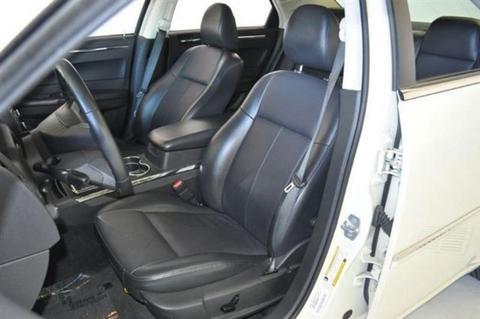 Chrysler 300 2010 photo 2