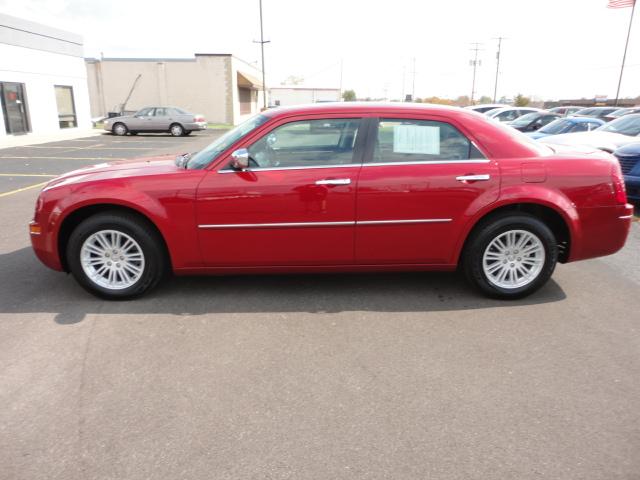 Chrysler 300 2010 photo 1