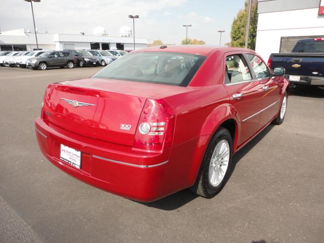 Chrysler 300 2010 photo 3