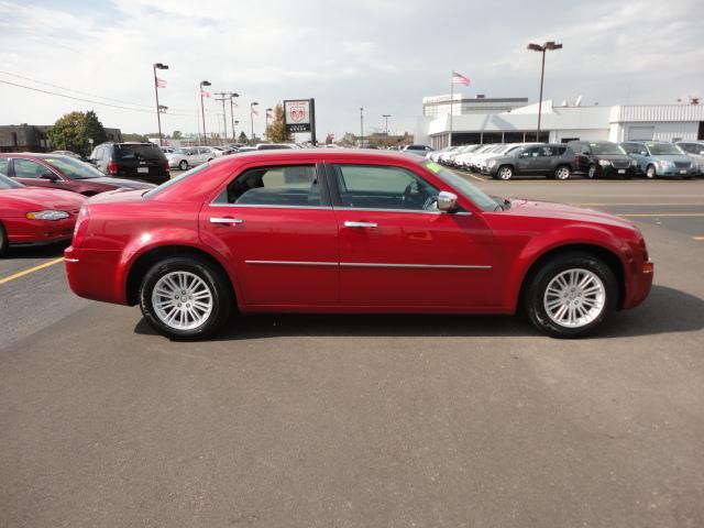 Chrysler 300 2010 photo 4