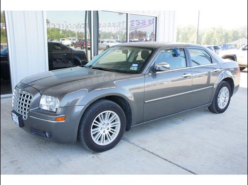 Chrysler 300 2010 photo 2