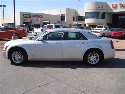 Chrysler 300 2010 photo 1