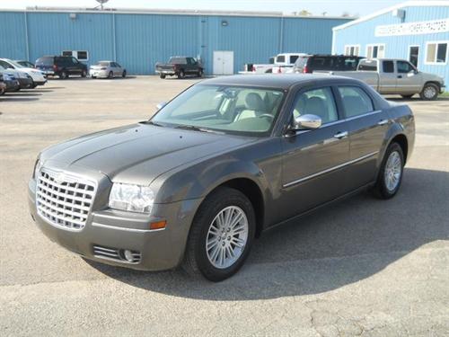 Chrysler 300 2010 photo 2