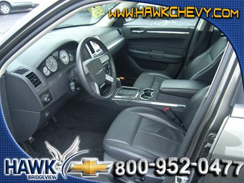 Chrysler 300 2010 photo 2