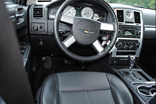 Chrysler 300 2010 photo 1