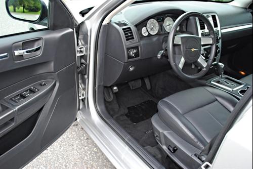 Chrysler 300 2010 photo 5
