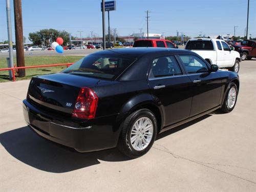 Chrysler 300 2010 photo 1