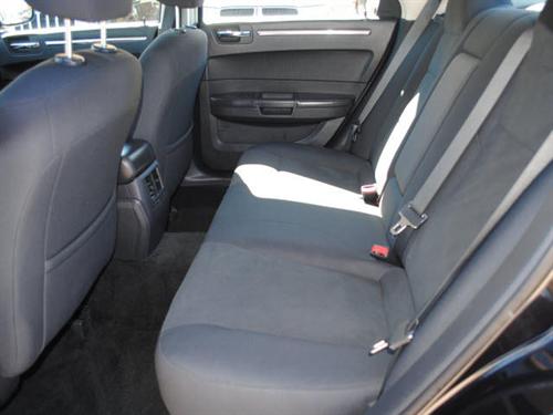 Chrysler 300 2010 photo 3