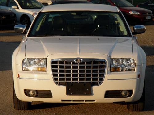Chrysler 300 2010 photo 3