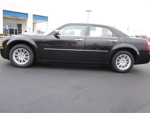 Chrysler 300 2010 photo 3