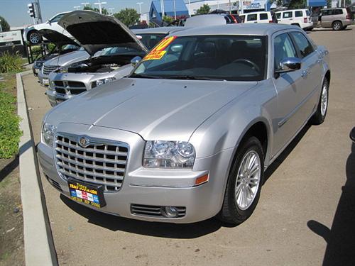 Chrysler 300 2010 photo 2