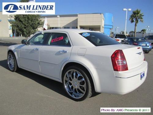 Chrysler 300 2010 photo 2