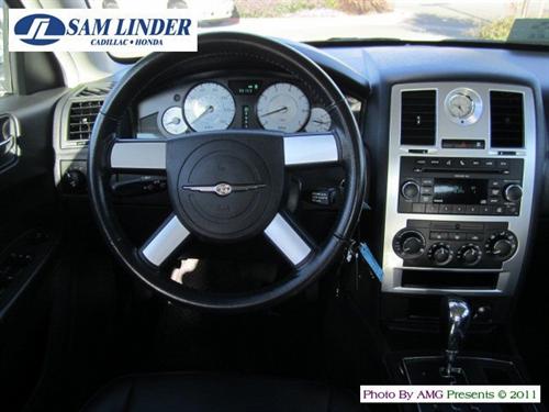 Chrysler 300 2010 photo 3