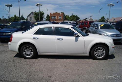 Chrysler 300 2010 photo 2