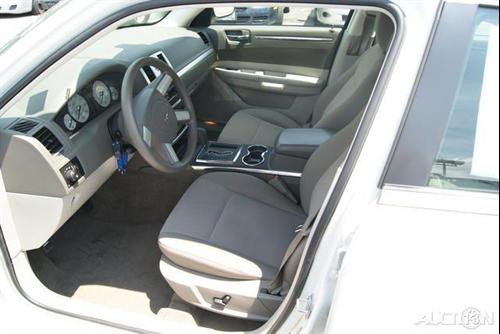 Chrysler 300 2010 photo 3