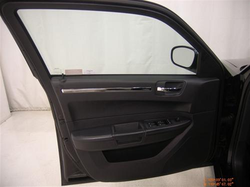 Chrysler 300 2010 photo 1