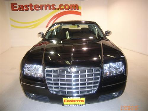 Chrysler 300 2010 photo 2