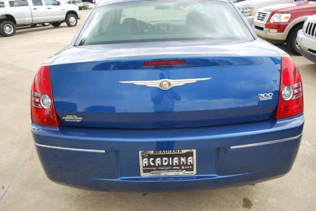 Chrysler 300 2010 photo 2