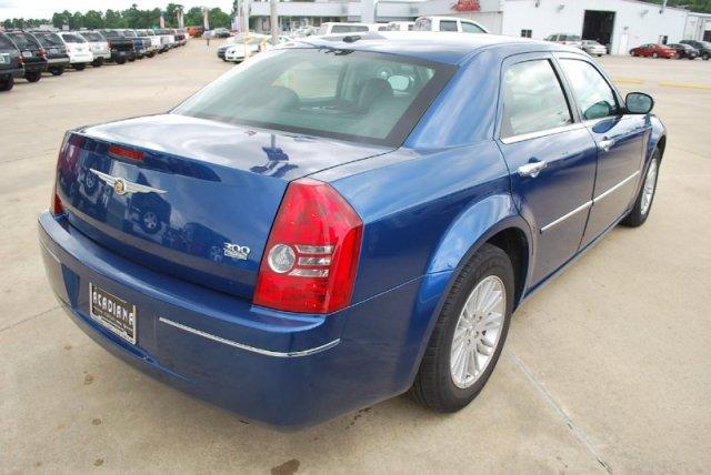 Chrysler 300 2010 photo 3