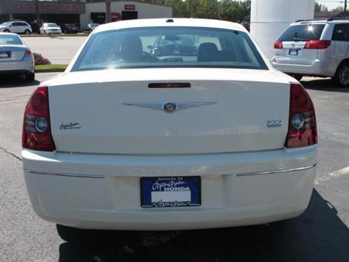 Chrysler 300 2010 photo 1