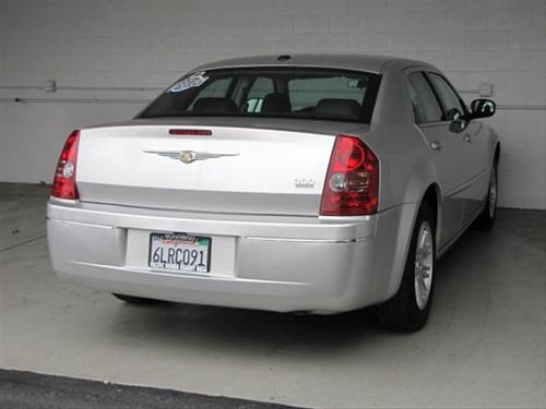 Chrysler 300 2010 photo 2