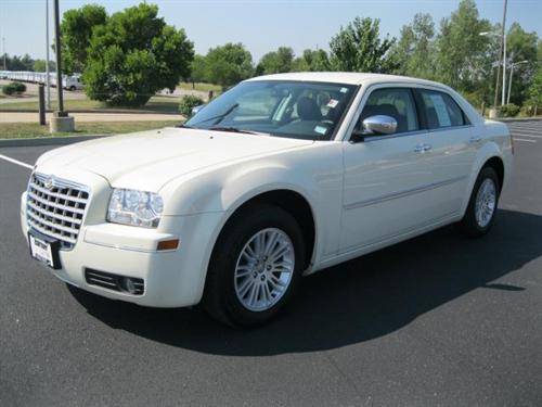 Chrysler 300 2010 photo 1