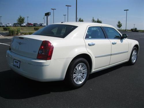 Chrysler 300 2010 photo 4
