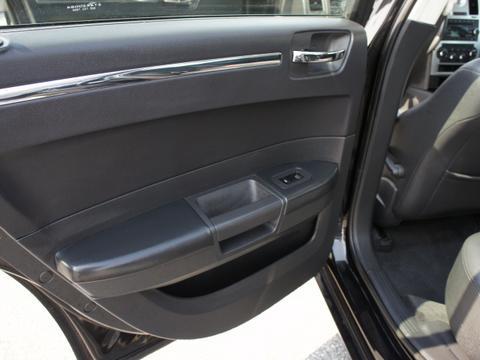 Chrysler 300 2010 photo 1
