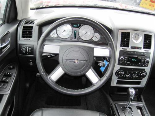 Chrysler 300 2010 photo 1