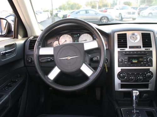 Chrysler 300 2010 photo 2