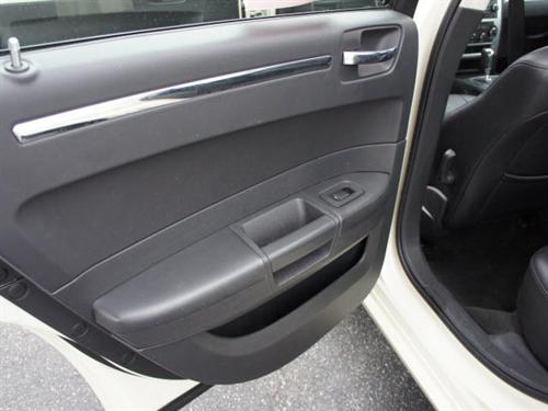 Chrysler 300 2010 photo 5