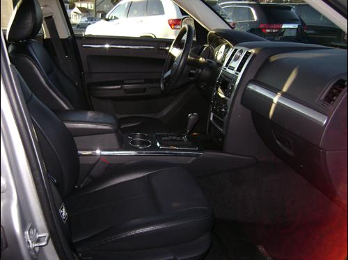 Chrysler 300 2010 photo 3