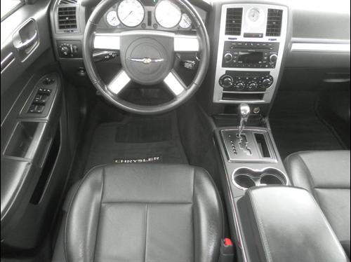 Chrysler 300 2010 photo 4