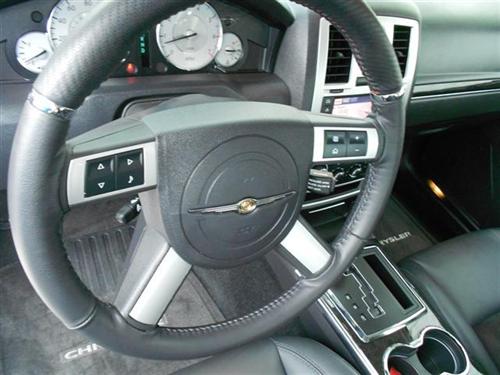 Chrysler 300 2010 photo 2