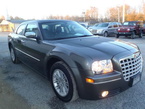 Chrysler 300 2010 photo 2