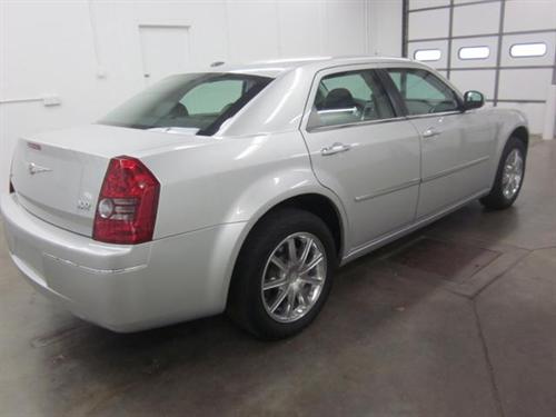 Chrysler 300 2010 photo 3