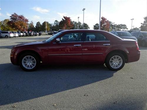 Chrysler 300 2010 photo 1