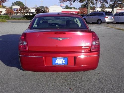 Chrysler 300 2010 photo 2