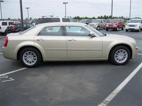 Chrysler 300 2010 photo 1