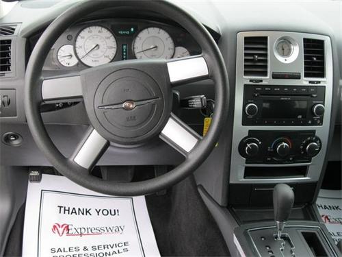 Chrysler 300 2010 photo 4