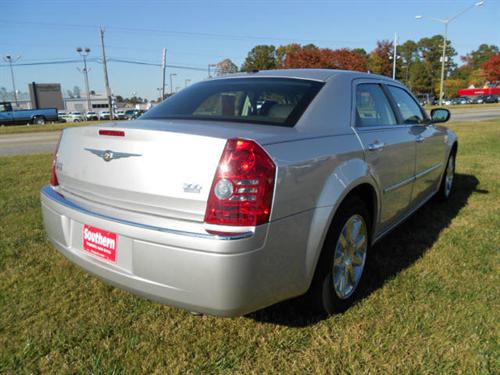 Chrysler 300 2010 photo 3