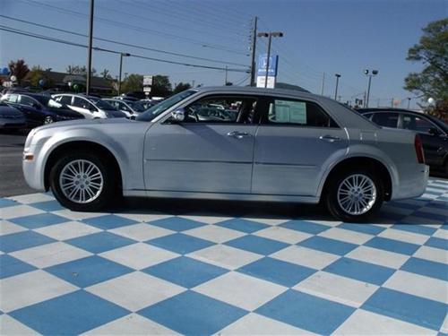 Chrysler 300 2010 photo 1