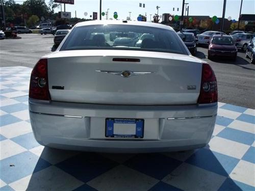 Chrysler 300 2010 photo 2