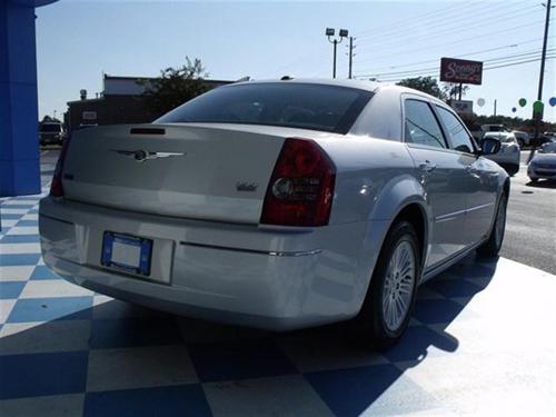 Chrysler 300 2010 photo 3