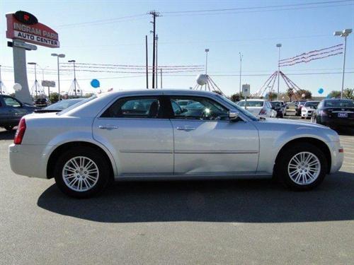 Chrysler 300 2010 photo 1