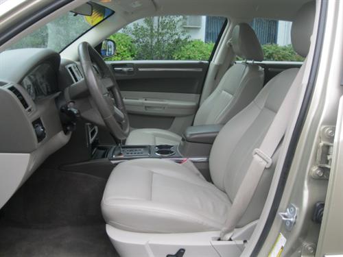 Chrysler 300 2010 photo 1