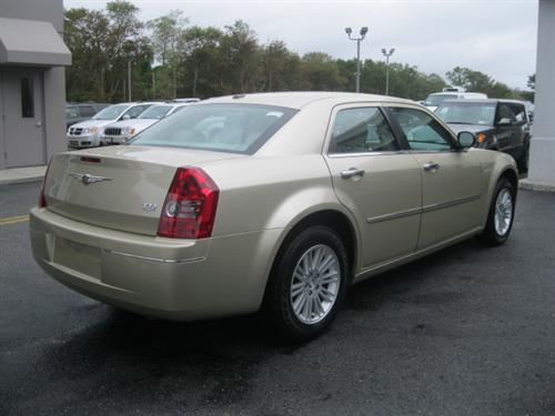 Chrysler 300 2010 photo 3